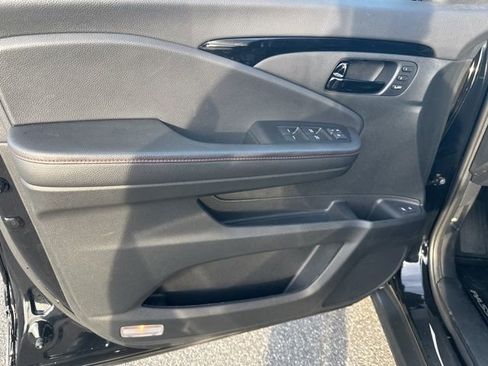 Certified 2025 Honda Passport Black Edition image 27