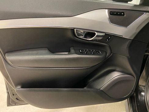 Used 2017 Volvo XC90 T6 Momentum w/ Vision Package image 16