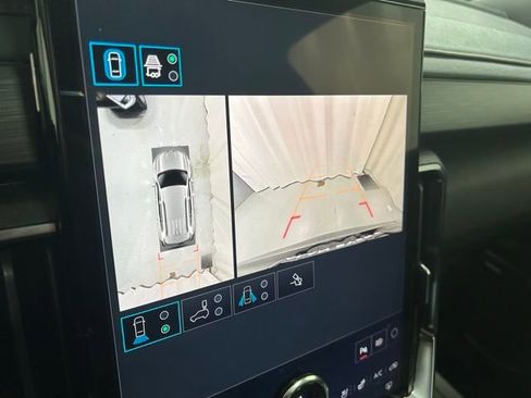 Used 2024 GMC Acadia AT4 w/ Luxury Package image 15