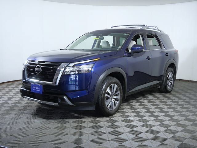 Used 2023 Nissan Pathfinder SL AWD/4WD image 2