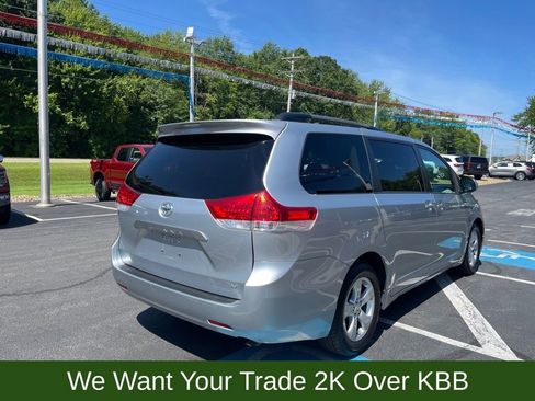 Used 2014 Toyota Sienna LE image 4