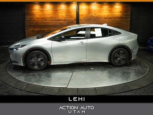 Used 2024 Toyota Prius LE image 1