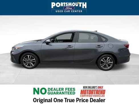Used 2023 Kia Forte LXS image 2