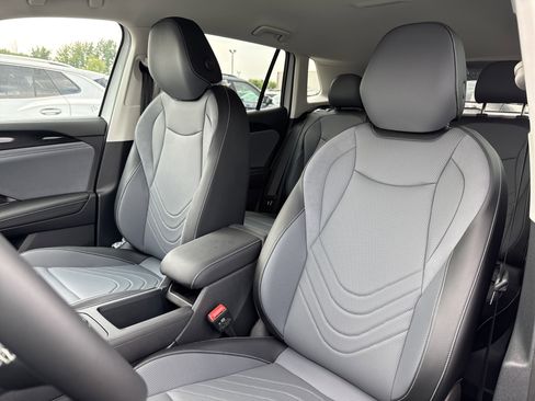 New 2025 Volkswagen Tiguan SE image 15