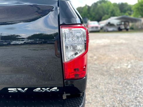 Used 2018 Nissan Titan SV w/ SV Convenience Package image 21