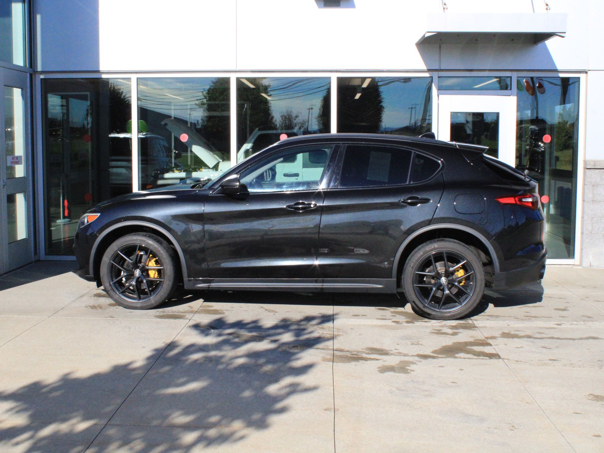 Used 2019 Alfa Romeo Stelvio AWD w/ Nero Edizione image 5