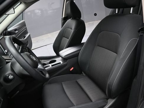 Used 2025 Nissan Altima 2.5 SV FWD image 18