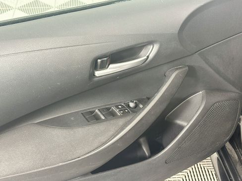 Used 2021 Toyota Corolla LE FWD image 15