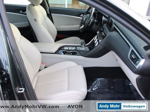 Used 2023 Genesis G70 2.0T image 16