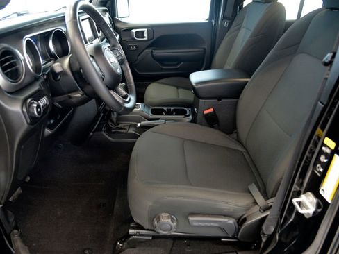 Used 2021 Jeep Wrangler Unlimited Sport image 15