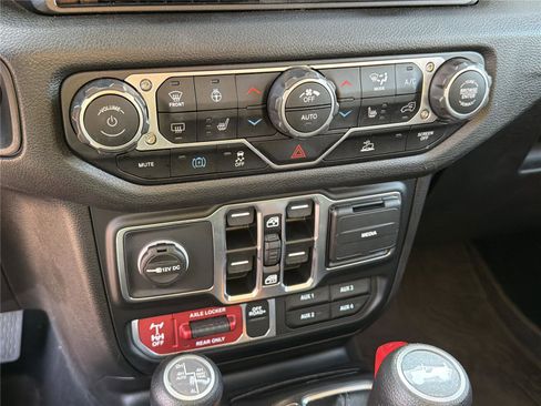 Used 2025 Jeep Wrangler Willys image 26