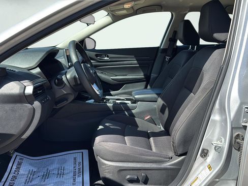 Used 2024 Nissan Altima 2.5 SV image 9