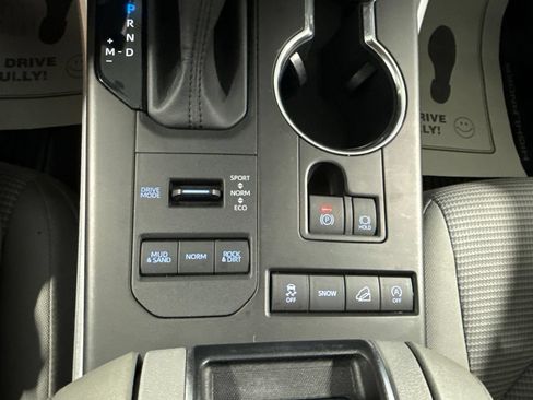 Used 2020 Toyota Highlander L AWD/4WD image 31