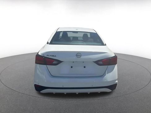 Used 2025 Nissan Altima 2.5 SV FWD image 11
