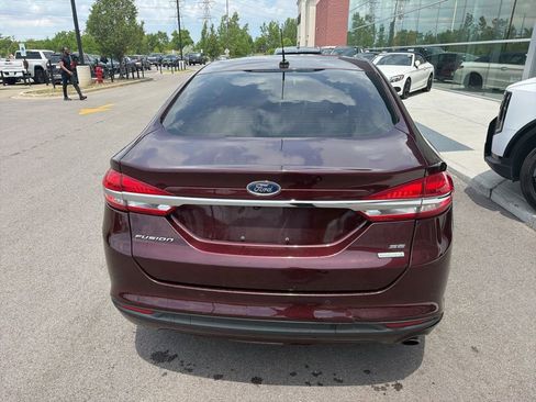 Used 2018 Ford Fusion SE w/ Fusion SE Technology Package FWD image 5