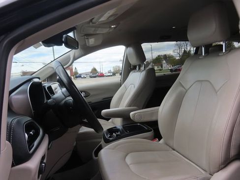Used 2021 Chrysler Pacifica Touring-L AWD/4WD image 20