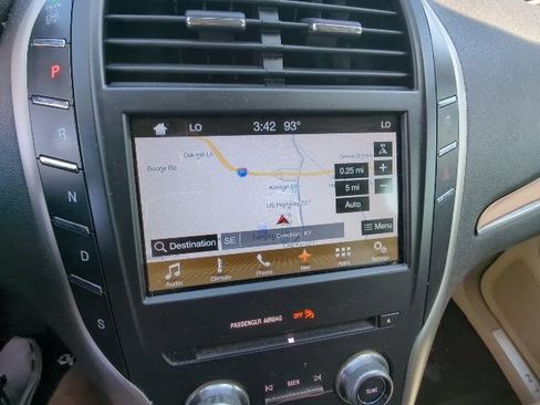 Used 2017 Lincoln MKC Select w/ Select Plus Package AWD/4WD image 19