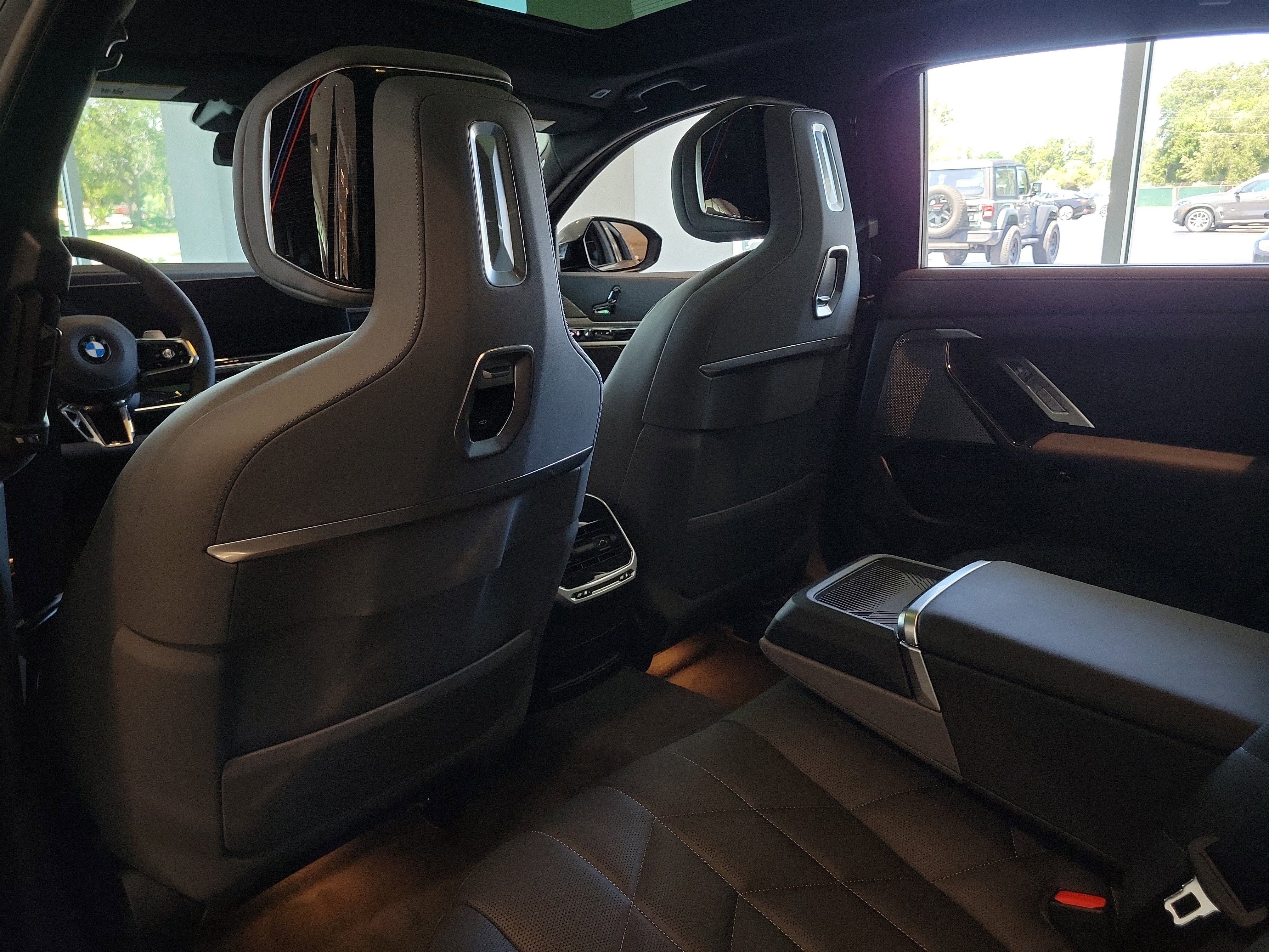 New 2026 BMW 740i w/ Premium Package RWD image 9