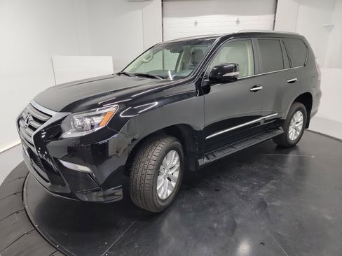 Used 2019 Lexus GX 460 image 3