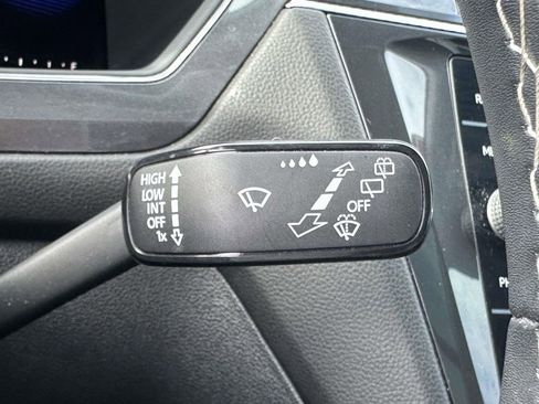 Used 2022 Volkswagen Tiguan SE image 36