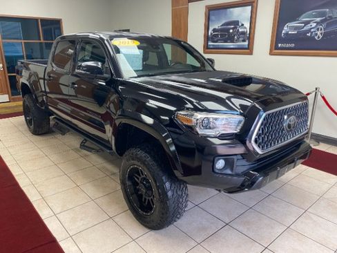 Used 2019 Toyota Tacoma TRD Sport w/ Technology Package RWD image 4