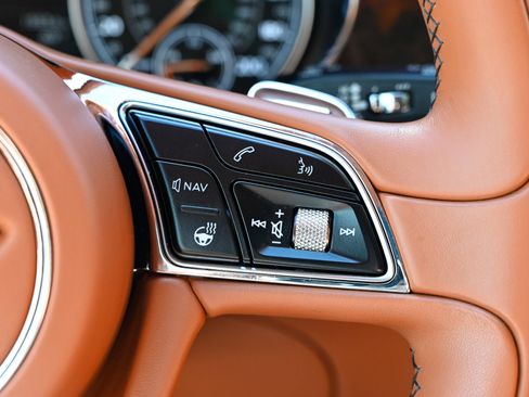 Used 2019 Bentley Bentayga AWD/4WD image 25