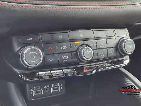Used 2025 Dodge Durango GT AWD/4WD image 28