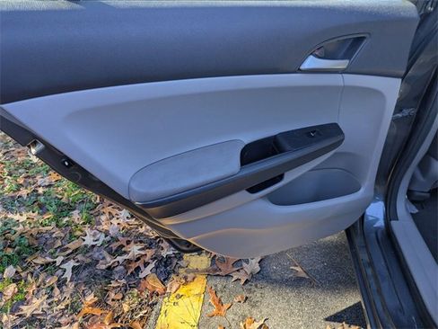 Used 2010 Honda Accord LX-P image 22