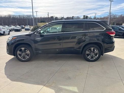 Used 2017 Toyota Highlander Limited Platinum image 4