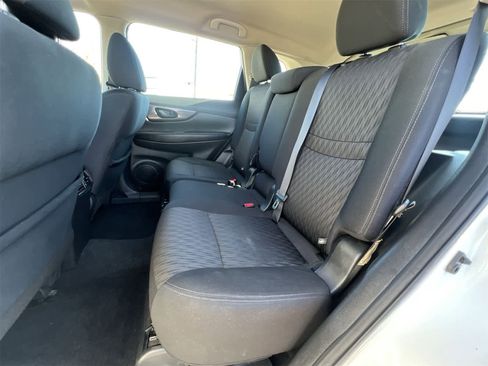 Used 2019 Nissan Rogue S image 19