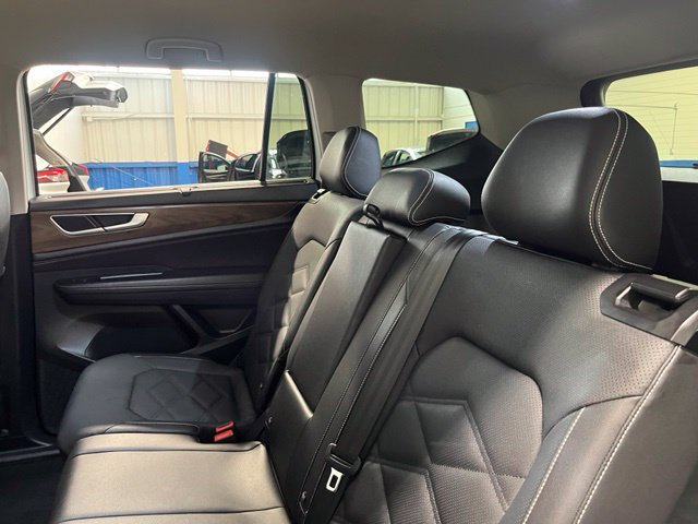 Used 2025 Volkswagen Atlas SE AWD/4WD image 19