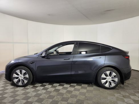 Used 2024 Tesla Model Y Long Range image 4
