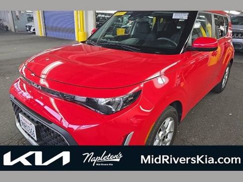 Used 2025 Kia Soul LX w/ LX Technology Package FWD image 1