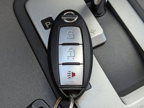 Used 2021 Nissan Frontier SV w/ Midnight Edition Floor Mats RWD image 31