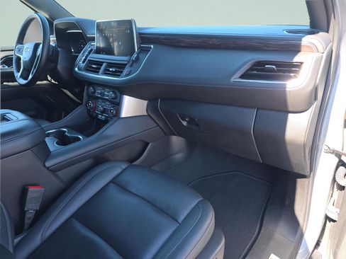 Used 2024 Chevrolet Suburban LT image 19