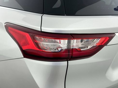 Used 2020 Chevrolet Traverse LT FWD image 26
