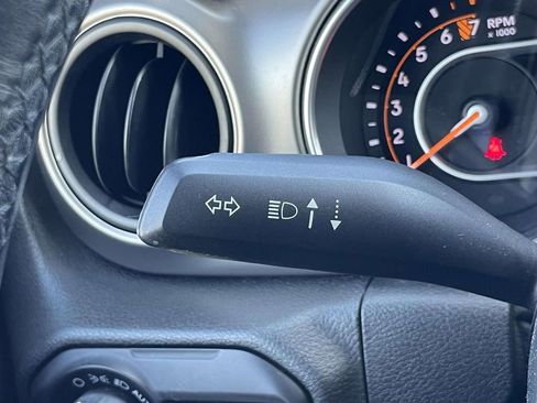 Used 2018 Jeep Wrangler Unlimited Sport S image 19