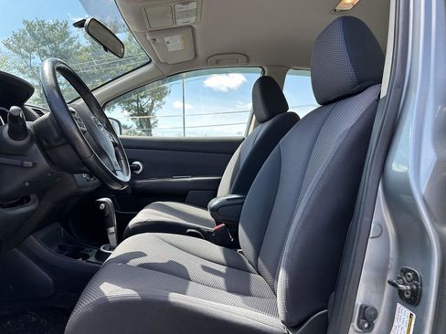 Used 2009 Nissan Versa Hatchback w/ Convenience Pkg FWD image 11