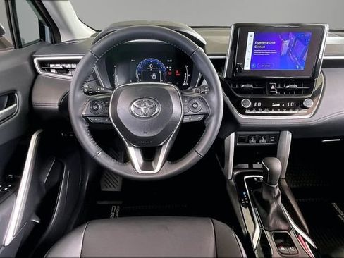 Used 2024 Toyota Corolla Cross XLE w/ Convenience Package FWD image 8