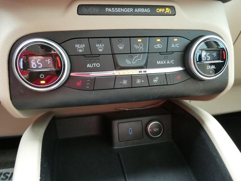 Used 2020 Ford Escape Titanium AWD/4WD image 30