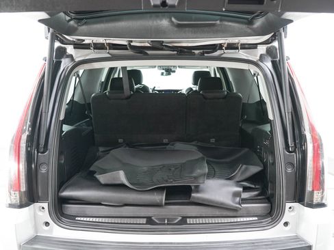 Used 2020 Cadillac Escalade ESV Premium Luxury AWD/4WD image 18