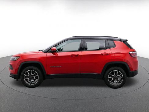 Used 2025 Jeep Compass Trailhawk AWD/4WD image 4