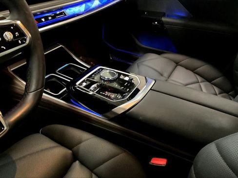 Used 2025 BMW 740i w/ Premium Package image 20