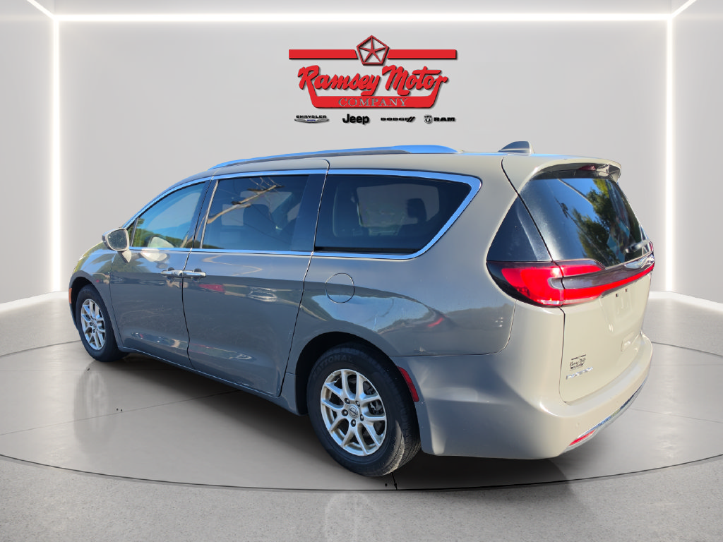 Used 2021 Chrysler Pacifica Touring-L FWD image 3