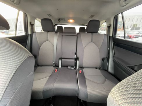 Used 2025 Toyota Highlander LE image 41