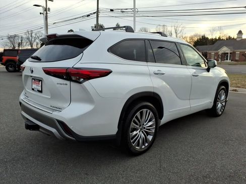 Used 2023 Toyota Highlander Platinum image 4