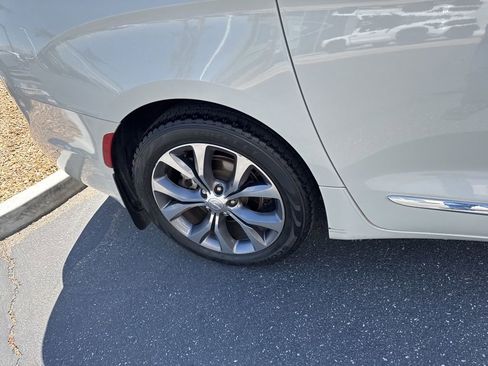 Used 2017 Chrysler Pacifica Limited w/ UConnect Theater Package FWD image 20