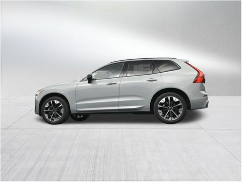 New 2026 Volvo XC60 B5 Plus w/ Protection Package Premier AWD/4WD image 22