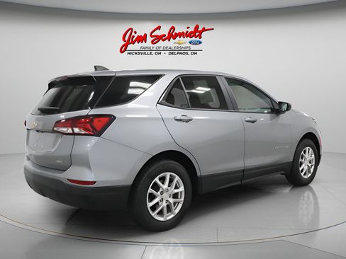 Used 2024 Chevrolet Equinox LS w/ LS Convenience Package AWD/4WD image 6