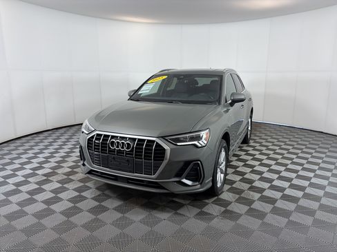 Certified 2025 Audi Q3 2.0T Premium image 2